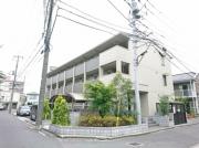 東武伊勢崎・大師線獨協大学前駅まで徒歩15分