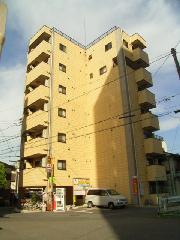京急本線京急東神奈川駅まで徒歩2分