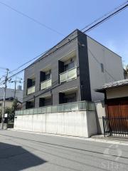 クレイドル・アラキ