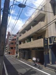 東京メトロ丸ノ内線新宿御苑前駅まで徒歩5分