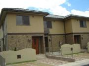 阪急伊丹線伊丹駅までバス約15分 徒歩4分