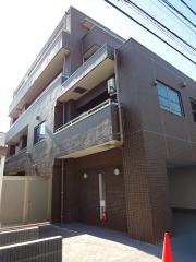 T′s court