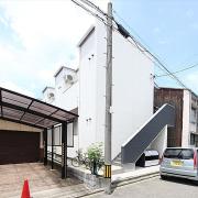 Tom′s Tenement 3