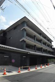 地下鉄東西線二条城前駅まで徒歩1分