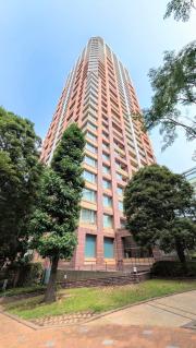 青山パークタワー