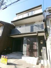 御所西エリア 東向きのガレージ付き3階建