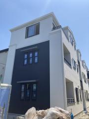 M′s Mansion