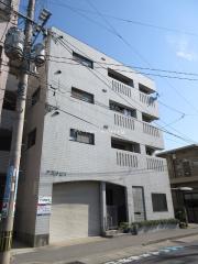 鹿児島市電谷山線新屋敷駅まで徒歩3分