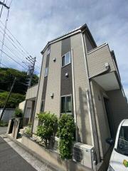 ブルーライン弘明寺駅までバス約12分 徒歩5分