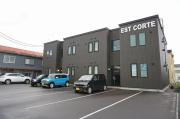 EST CORTE