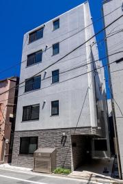 VARIE AKIBA Due