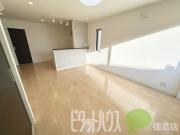 Square Village 余慶