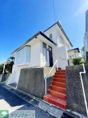 小田急小田原線新百合ヶ丘駅までバス約12分 徒歩2分