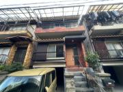 寝屋川市石津元町11-30 3階建て