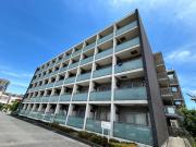 東武伊勢崎・大師線獨協大学前駅まで徒歩9分