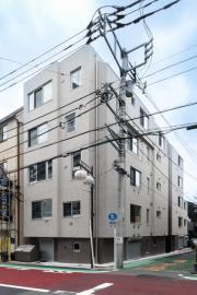 東京メトロ丸ノ内線新宿三丁目駅まで徒歩5分
