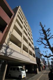 広島電鉄宇品線広電本社前駅まで徒歩3分