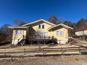 南アルプスを一望吹き抜けのある広々リビングの平屋