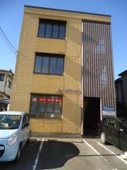 富山地鉄富山市内線広貫堂前駅まで徒歩9分