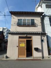 地下鉄すぐの角家で南向きで明るい2階建