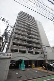 地下鉄七隈線渡辺通駅までバス約10分 徒歩6分