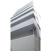 プラハ川崎本町通り