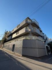ラスターハウス