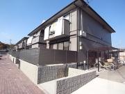近鉄難波・奈良線学園前駅までバス約12分 徒歩3分