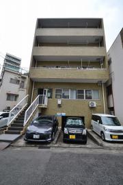 広島電鉄宇品線日赤病院前駅まで徒歩10分