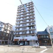 ホワイトキャッスル金山