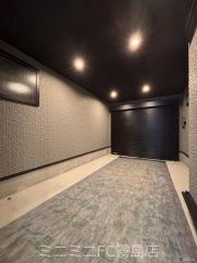 YOUNEXT GARAGE
