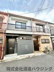 鉄と塗り壁の再生長屋