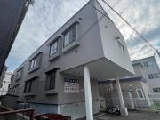 函館市電湯川線五稜郭公園前駅まで徒歩22分