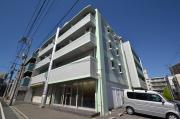 広島電鉄宇品線広電本社前駅まで徒歩3分