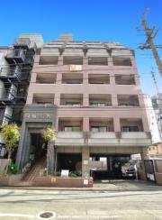 地下鉄七隈線渡辺通駅まで徒歩8分