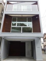 みなとみらい線元町・中華街駅まで徒歩23分