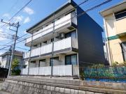 小田急小田原線愛甲石田駅までバス約22分 徒歩4分