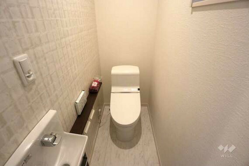 トイレ手洗いカウンターのあるトイレです。1階2階それぞれにあるので、朝みんなの準備が込み合う時間でも安心です。
