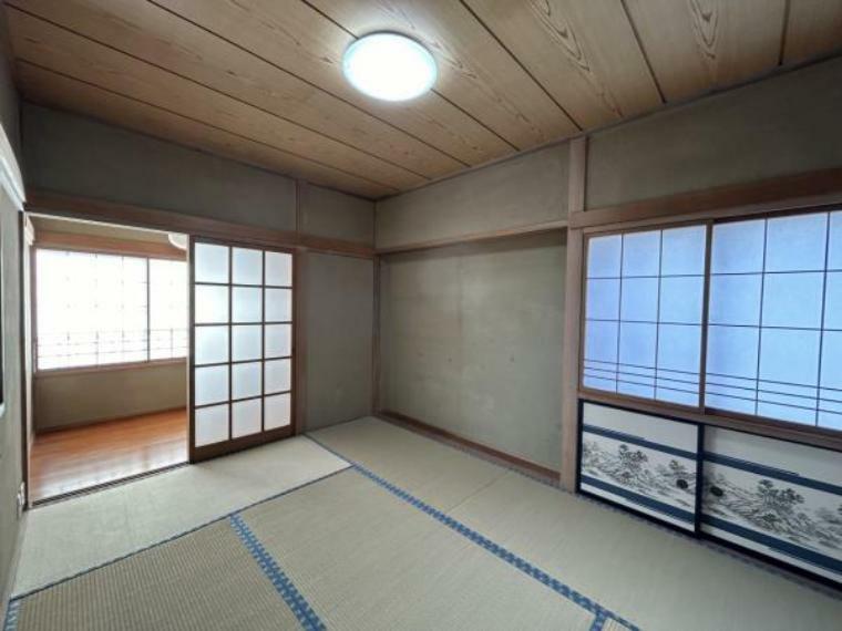 【リフォーム済】2階北側和室は畳を表替えし、壁と天井はクリーニングを行いました。