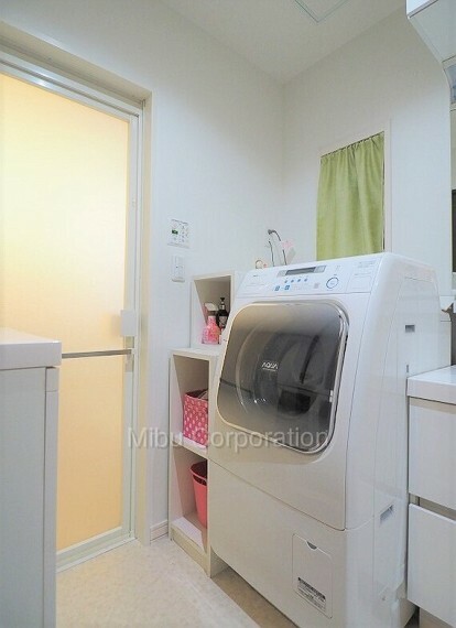 洗濯機のサイズを選ばず設置可能です。