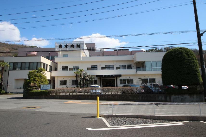 医療法人恵愛会青木病院　緑いっぱいの場所に位置する病院です