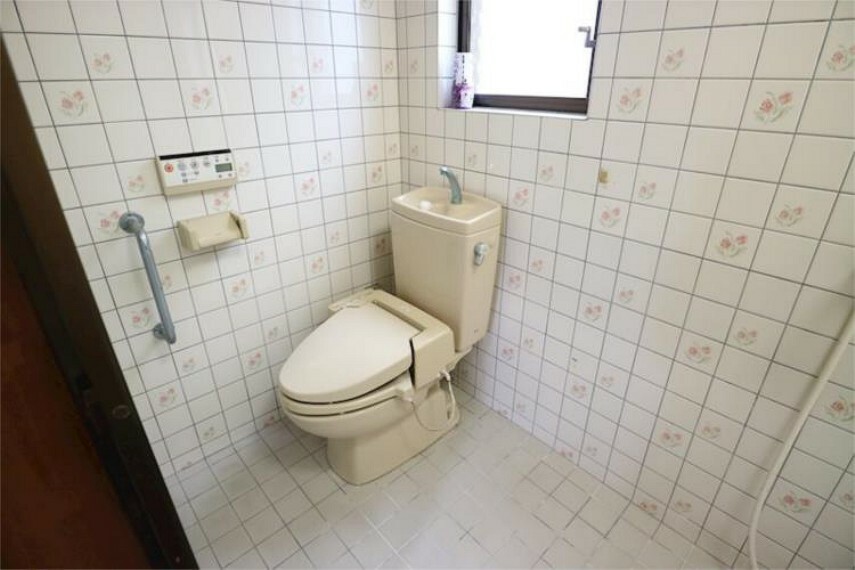 浴室横の1Fトイレ
