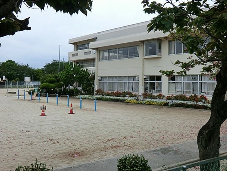 我孫子市立新木小学校（380m）