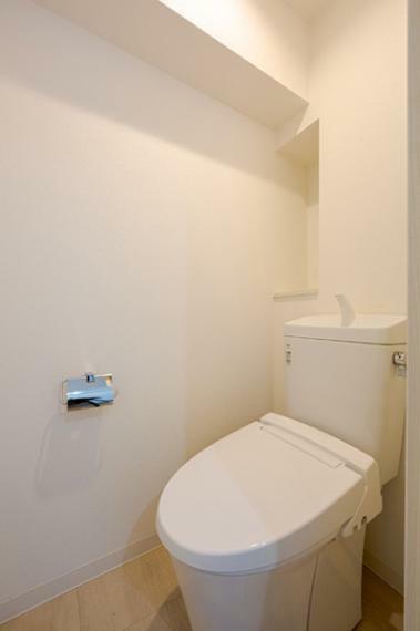 トイレには快適な温水洗浄便座付、クッションフロア貼替、2018年9月リフォーム済みです！