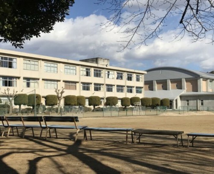 【中学校】熊谷市立　吉岡中学校まで1685m