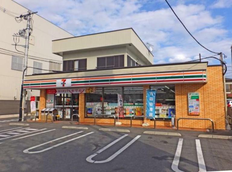 セブンイレブン鶴ヶ島インター北店 不動の人気！グリルチキンのパスタサラダが美味しいですよね！