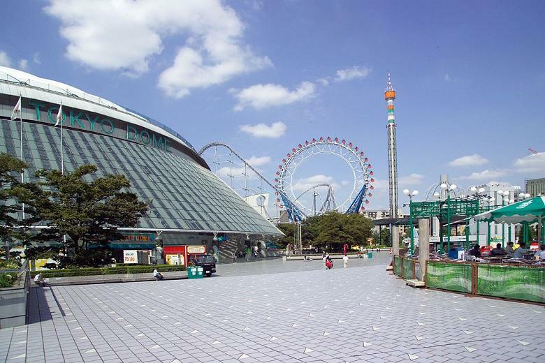バラエティに富んだ都市型エンターテインメントゾーンの「東京ドームシティ」は徒歩12分です。