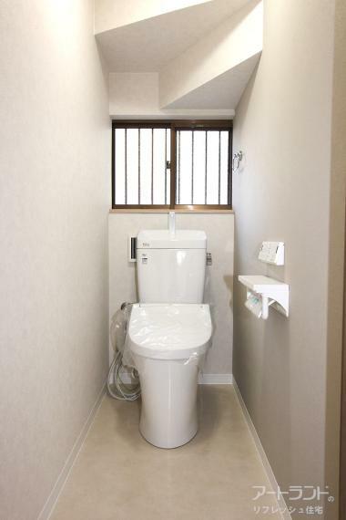 新設の温水洗浄機能付きのトイレです。