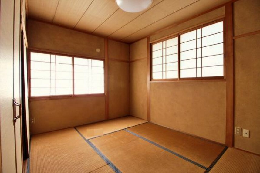 2階6帖和室。和室のある物件は、日本の文化や風習に触れる機会が広がります。