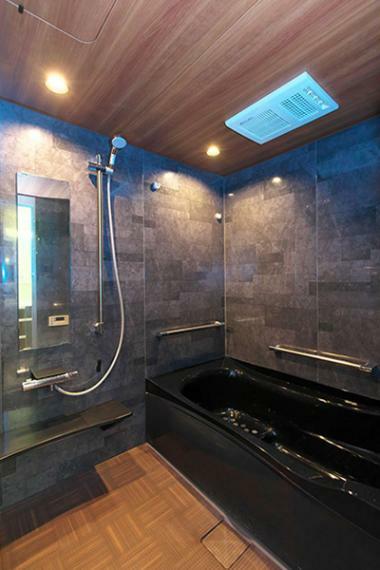 バスルームはリラクゼーションルーム。優雅に気持ちよく使用いただけるように快適性を追求したスタイル。